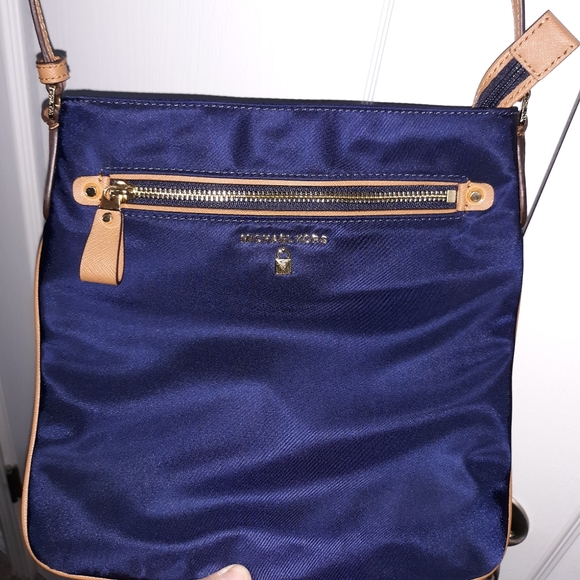 Michael Kors Handbags - 🔥Michael Kors Crossbody🔥 10" by 10"